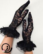 نمونه دستکش مشکی گیپوری بر روی دست