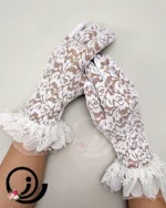 دستکش عروس روی دست