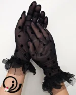 نمایی از رو پشت دستکش توری خالدار