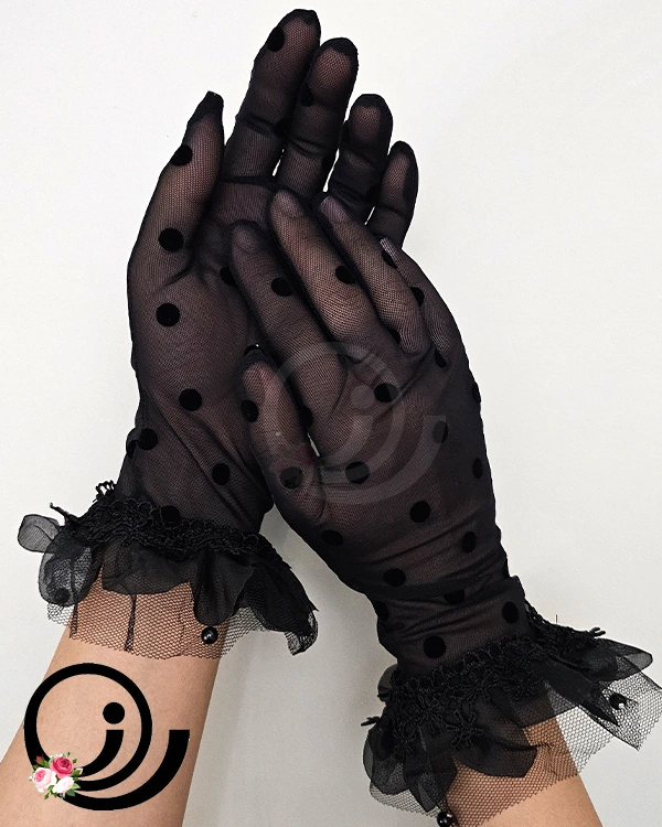 نمایی از رو پشت دستکش توری خالدار