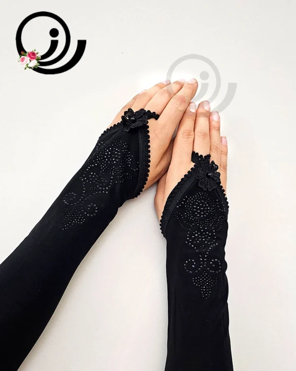 ساقدست انگشتی نگینی ریون روی دست