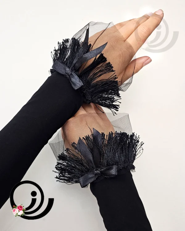 نمای ساقدست پرنسسی ریش ریشی روی دست