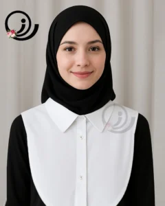 یقه حجاب سفید روی تن