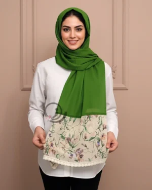 شال سبز وال با حاشیه گلدار روی سر